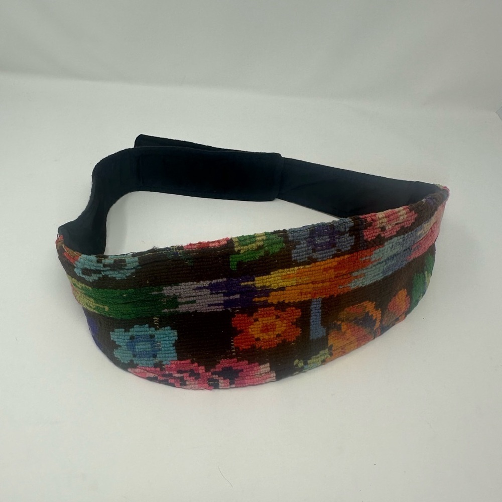 Adorable vintage embroidered adjustable Fanny pack